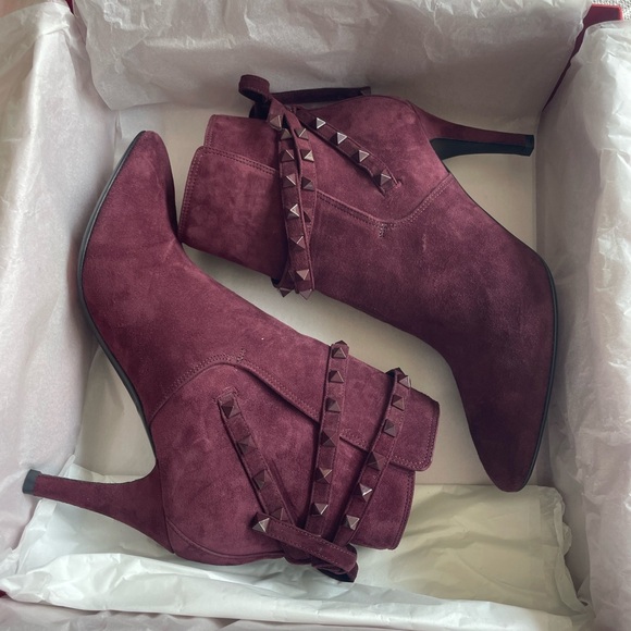 Valentino Garavani suede ankle boots with rockstud accents - Picture 11 of 13